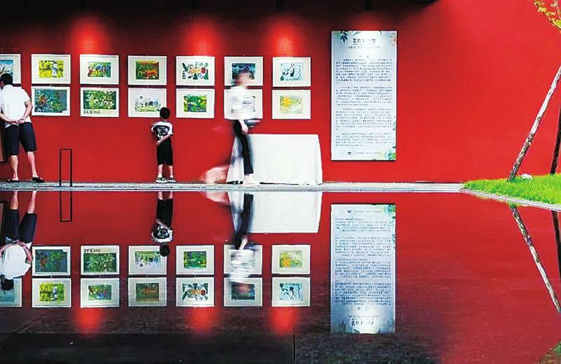 　十余个国家的260余件作品在岷江美术馆展出。寿安镇人民政府、岷江书院 供图_副本.jpg