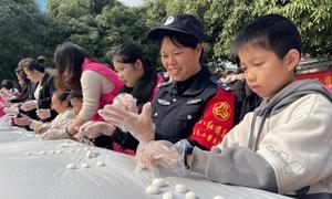 “警花妈妈”寒冬“送暖”