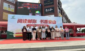 京山市：书香伴国庆 阅读氛围浓