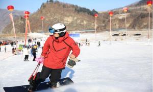 吉林临江：龙头山滑雪场喜迎开板 冰雪嘉年华欢乐启幕
