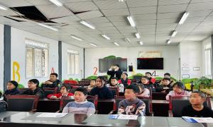凉山州越西县：农家书屋的“公益课堂” 让孩子们有处可“趣”